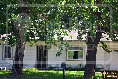 1208 E Avenue H Photo 1
