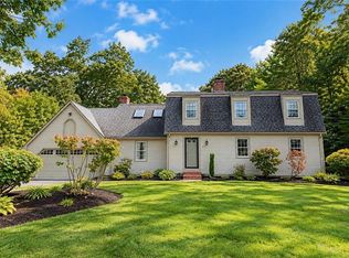 8 Woodcrest Dr, Cumberland, RI 02864