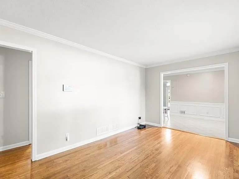 491 Morningside Dr — Photo 3