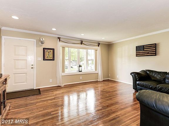 3rd image of 13813 Bauer Dr