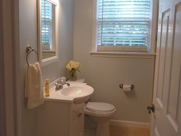 Spa-like bathroom w/ ceramic and slate tile