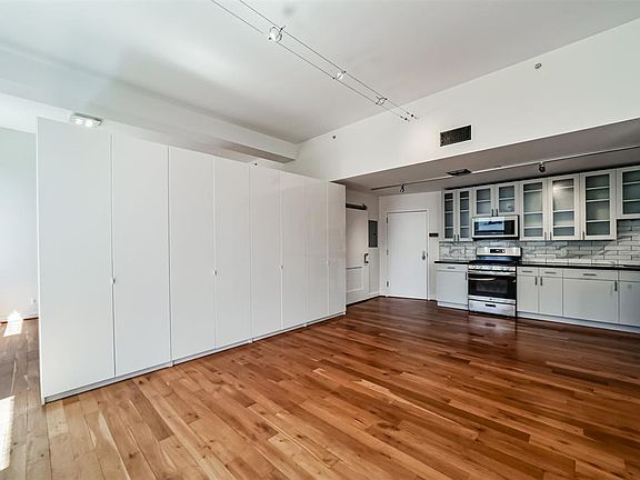 5th image of 915 Franklin Street #8B