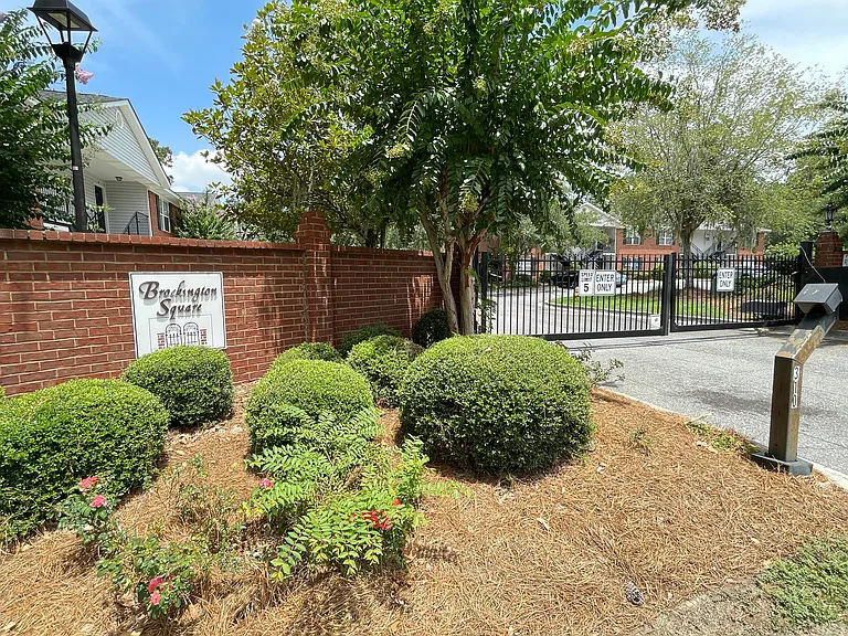 Spacious 2BR/2BA condo in prime Southside Savannah location _ Gated community just minutes to downtown, shopping & hospitals