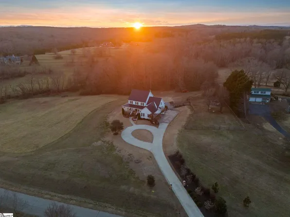 904 Laurelwood Way, Landrum, SC 29356