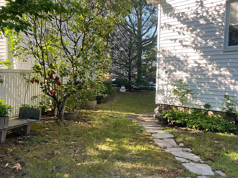 150 Crescent St — Photo 28