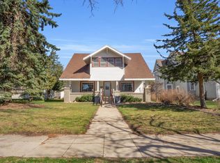 611 W 27th St, Kearney, NE 68845