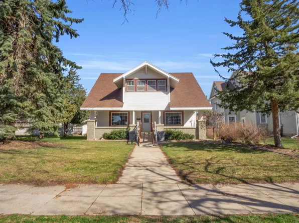611 W 27th St, Kearney, NE 68845