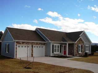 1045 Barrow Hills Dr, Huddleston, VA 24104