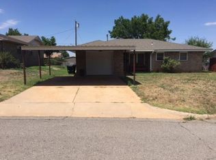 1405 Wells Ave, Clinton, OK 73601