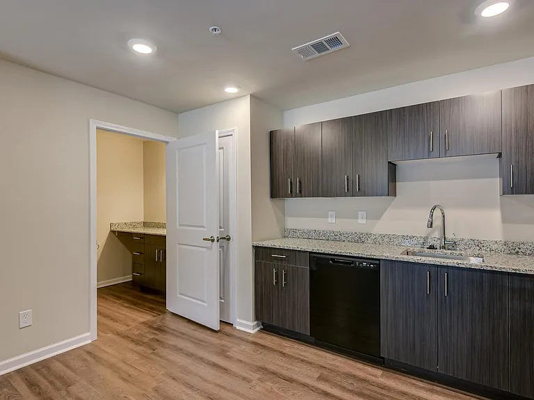 Woodberry Apartments — Photo 34