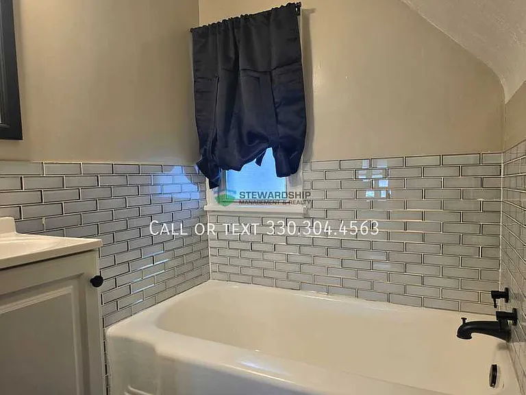 2119 Maple Ave NE — Photo 16
