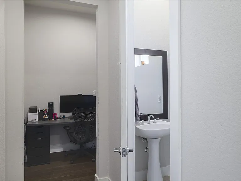 6021 Seville Dr — Photo 16