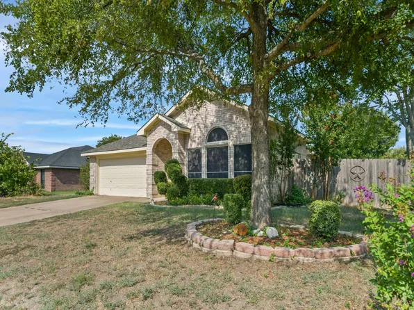 1422 S 3rd St, Midlothian, TX 76065