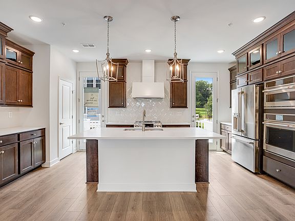 Kitchen with vast island pendant lights