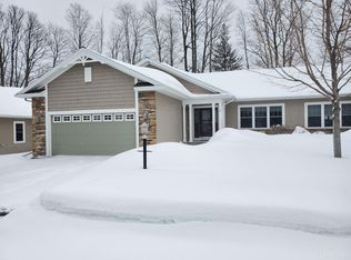 1407 Daybreak Dr, Marquette, MI 49855