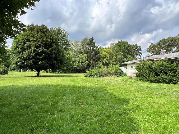 4th image of 2342 E Carleton Rd