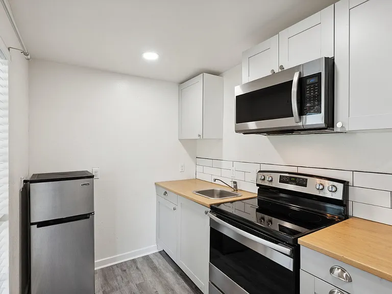 155 Oelkers St #B — Photo 4