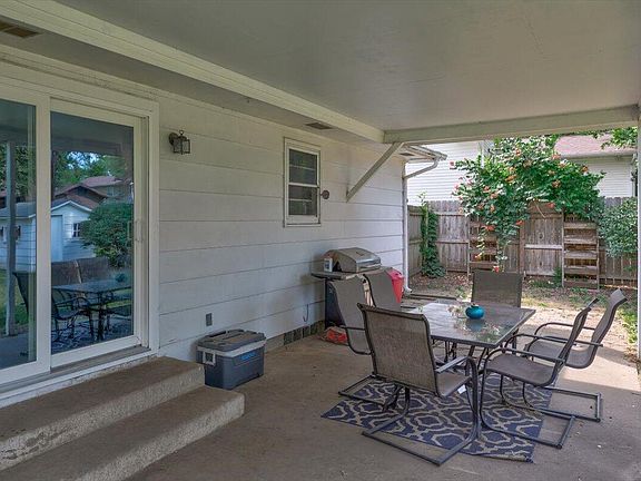 5th image of 133 E O'Neil Dr