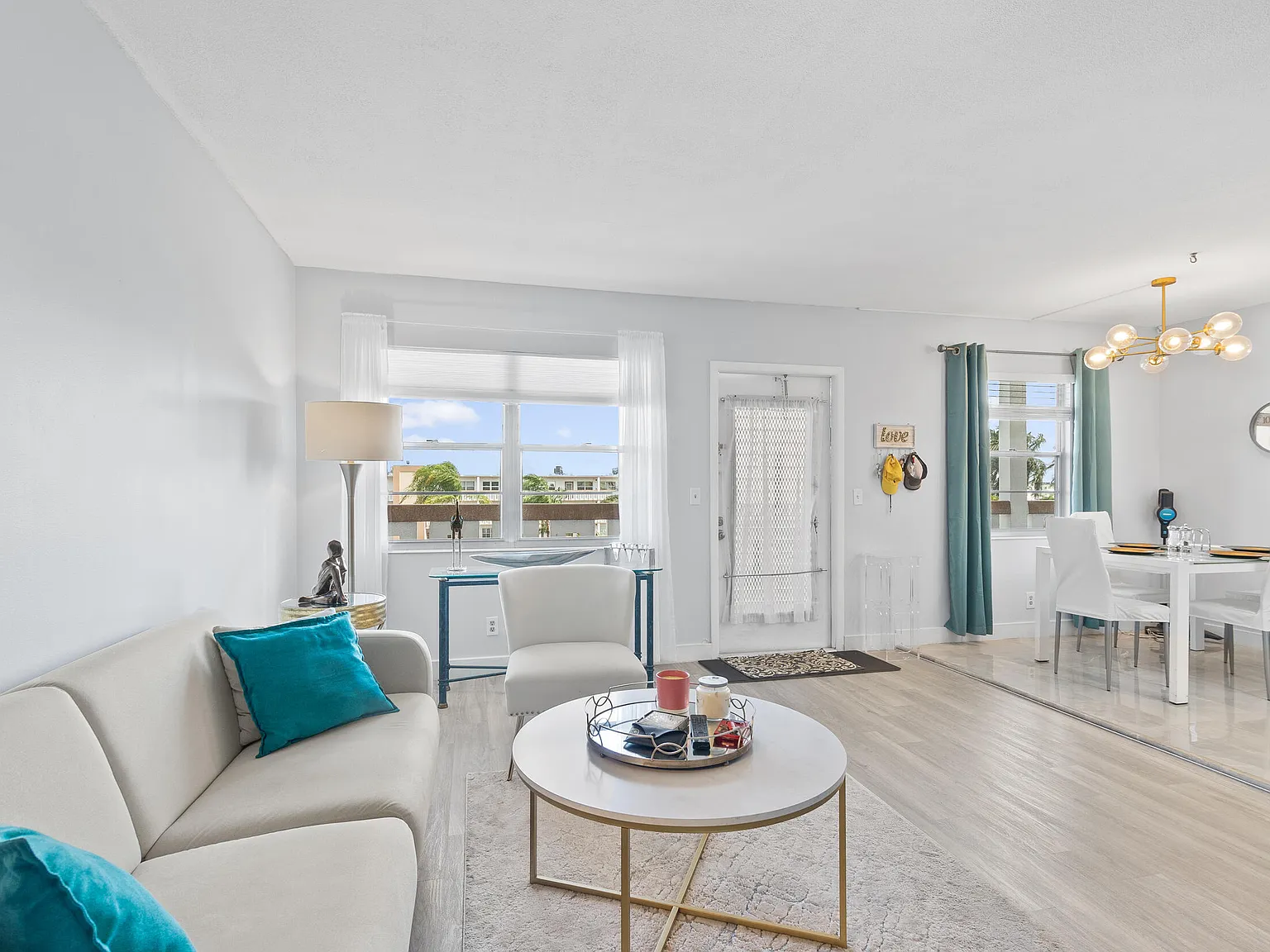 2 bed, 1.5 bath, 861 sqft, $3,400 — Photo 4