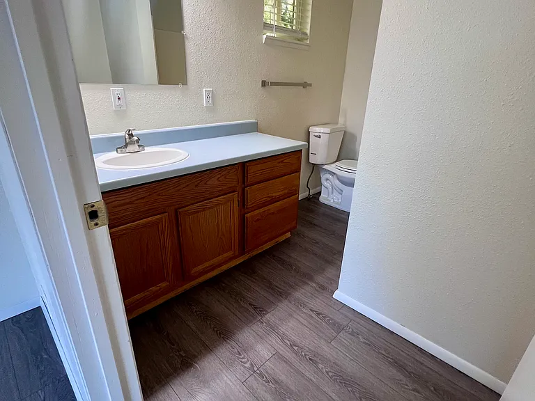 1322 Chestnut St — Photo 8
