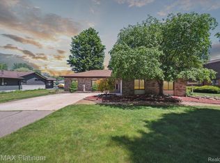 11157 Wynns Rd, Pinckney, MI 48169