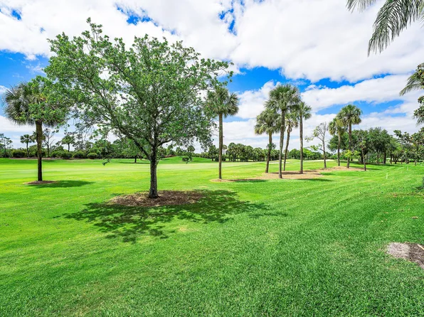 136 Coral Cay Drive, Palm Beach Gardens, FL 33418
