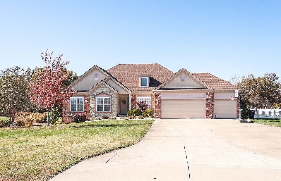 Brick and Stone Front Ranch.