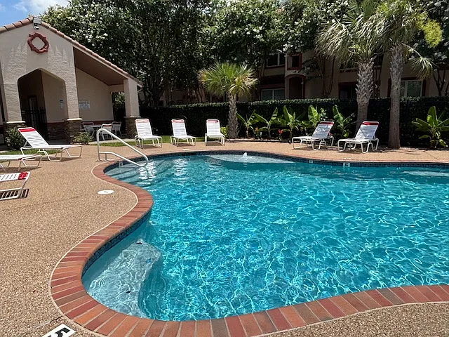 Waxahachie Village Condominiums — Photo 4