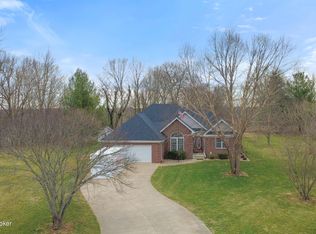 1157 Foxfire Rd, Bardstown, KY 40004