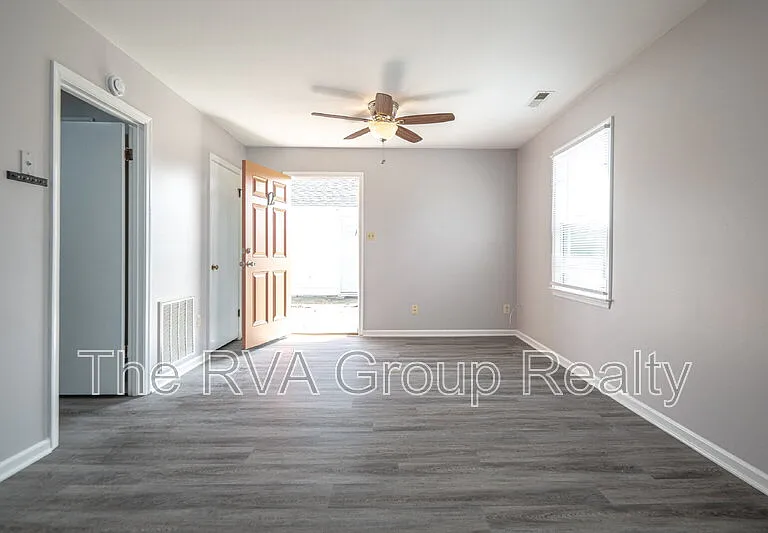 3805 Woodlawn St #12 — Photo 12