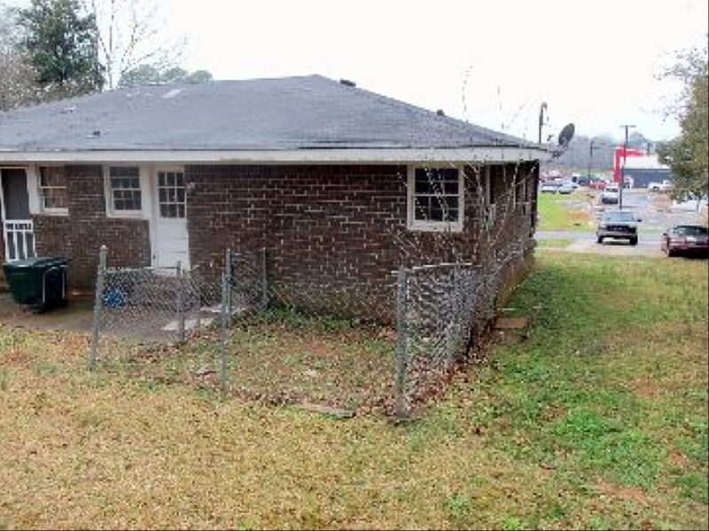 http://www.propertyboss.net/CustomerImages/DFF001_92991/media/Properties/20-A%20Mary%20Ella%20Drive/zsmall_100_1510.JPG