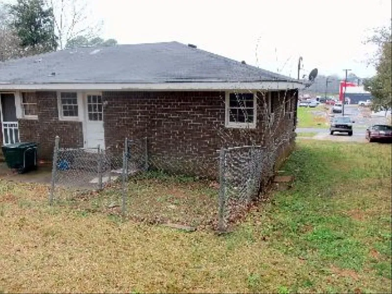 http://www.propertyboss.net/CustomerImages/DFF001_92991/media/Properties/20-A%20Mary%20Ella%20Drive/zsmall_100_1510.JPG