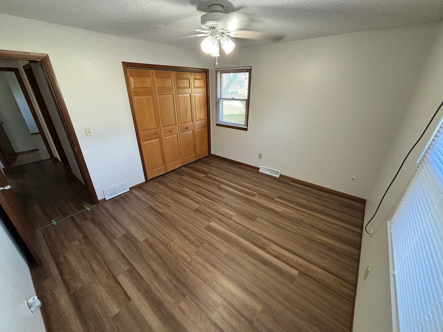 3 bed, 1.5 bath, 1972 sqft, $1,350 — Photo 4
