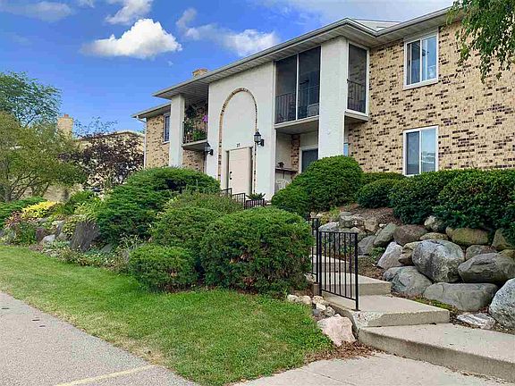 3rd image of 25 Golf Course Rd Unit B