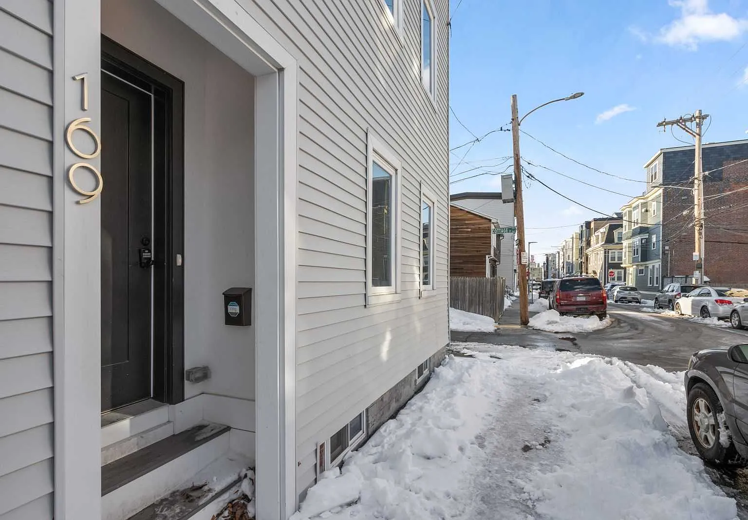 4 bed, $8,000 — Photo 1