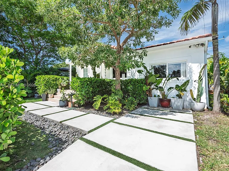 1450 SW 20th Ave — Photo 3