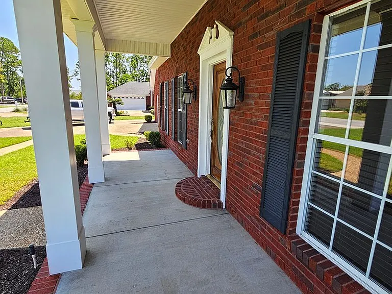 2103 Coral Dr — Photo 3
