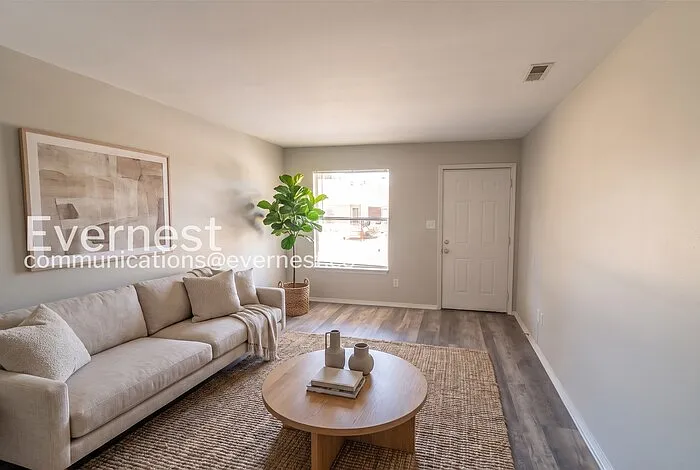 2 bed, 1.0 bath, 836 sqft, $1,045 — Photo 2