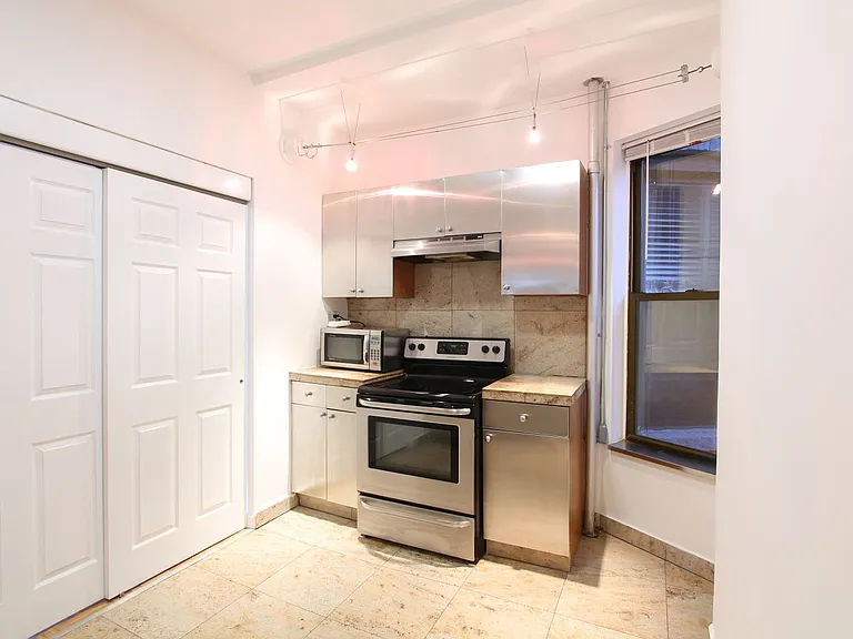 1315 3rd Ave #2RN — Photo 2