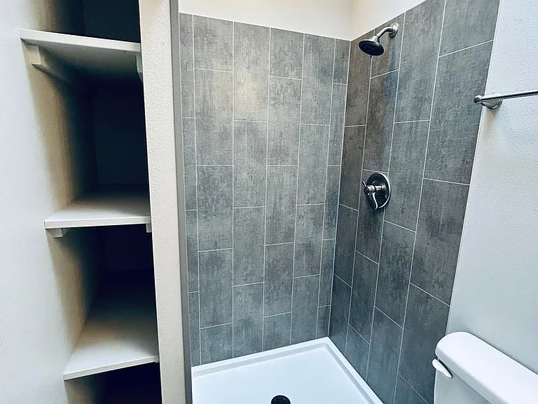 112 N Wenatchee Ave — Photo 25