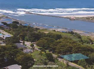 374 4th St SW, Bandon, OR 97411