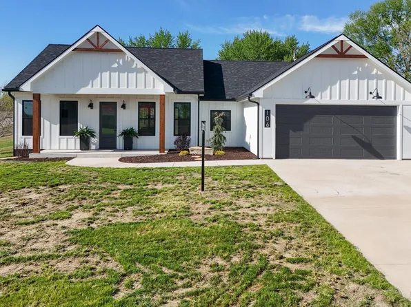 106 Goldenrod Ave, Ozawkie, KS 66070