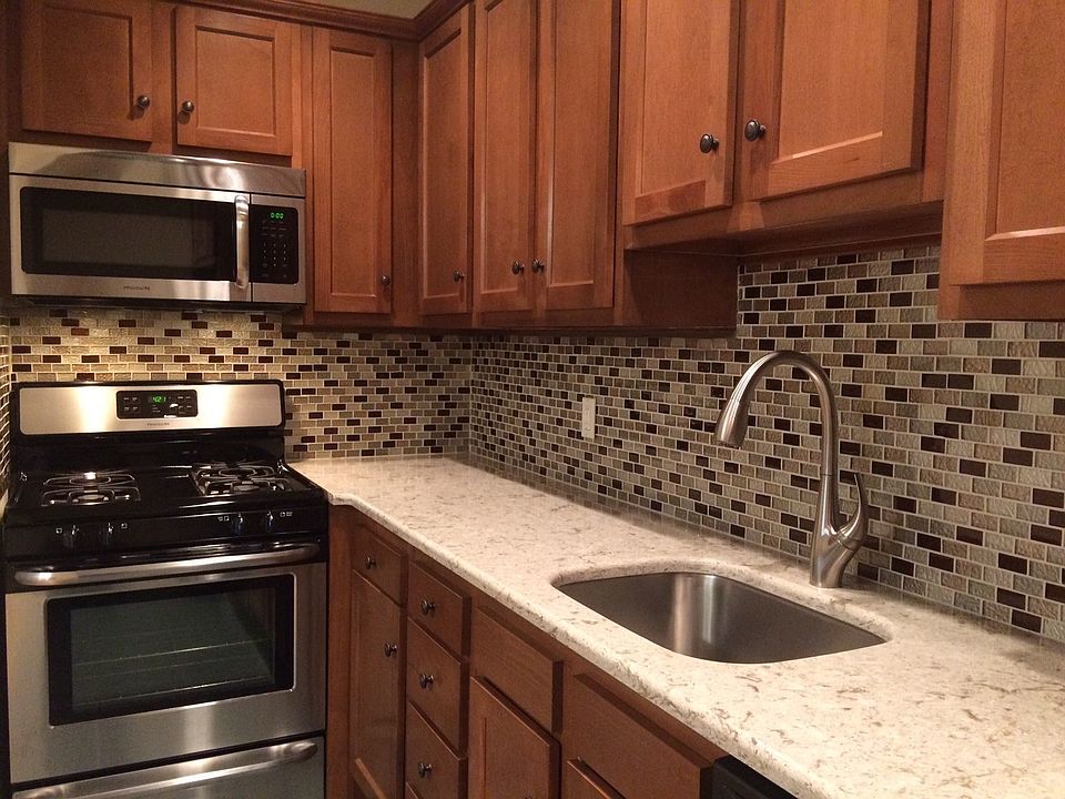 2nd image of 198 Pawling Ave APT 27