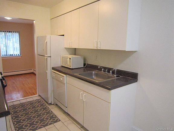 4th image of 14 Charles Ln APT 1B