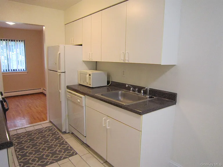 14 Charles Ln #1B — Photo 4