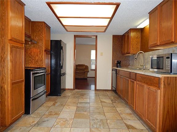 3rd image of 42506 Stout Dr