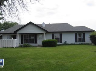 600 Devonshire Ct APT B, McHenry, IL 60050