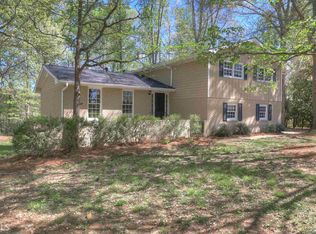 8704 Twin Oaks Dr, Jonesboro, GA