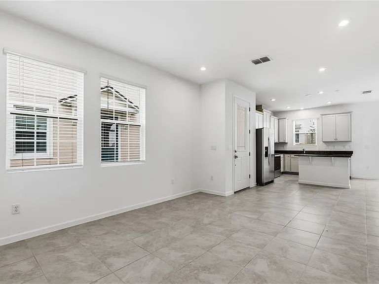 1124 Lakeshore Breeze Pl — Photo 2