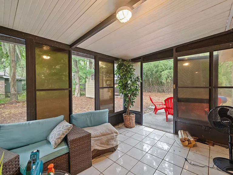 527 Red Oak Rd — Photo 41